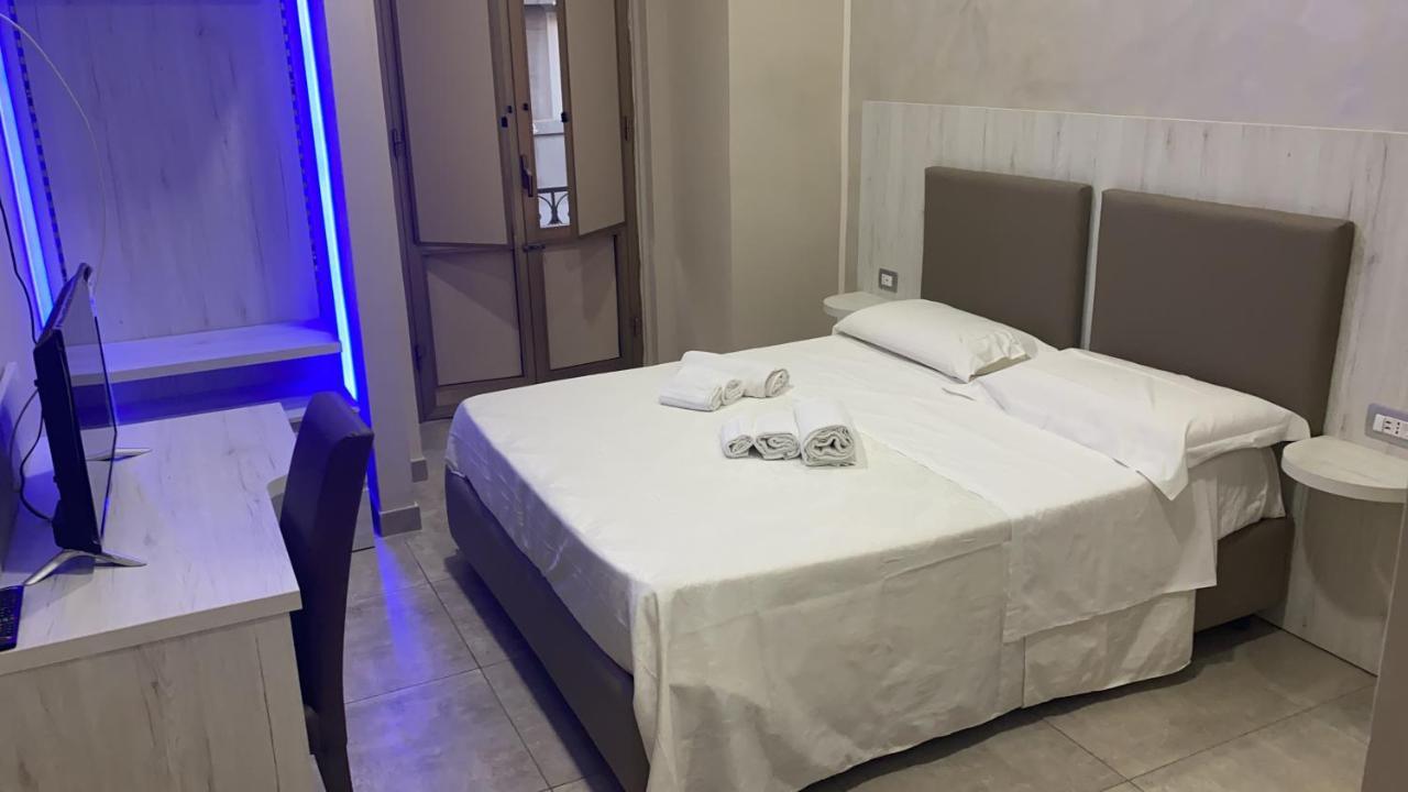Hotel Poker Νάπολη Εξωτερικό φωτογραφία