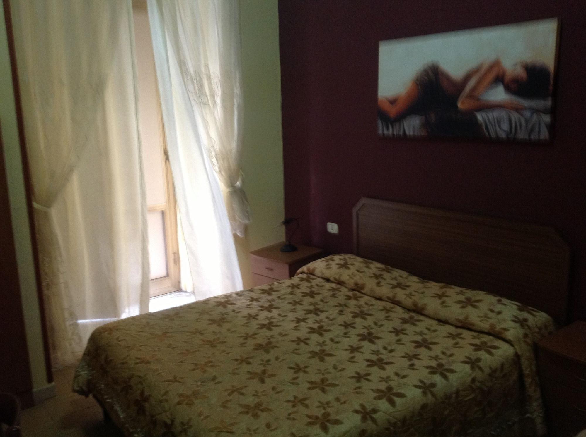 Hotel Poker Νάπολη Εξωτερικό φωτογραφία