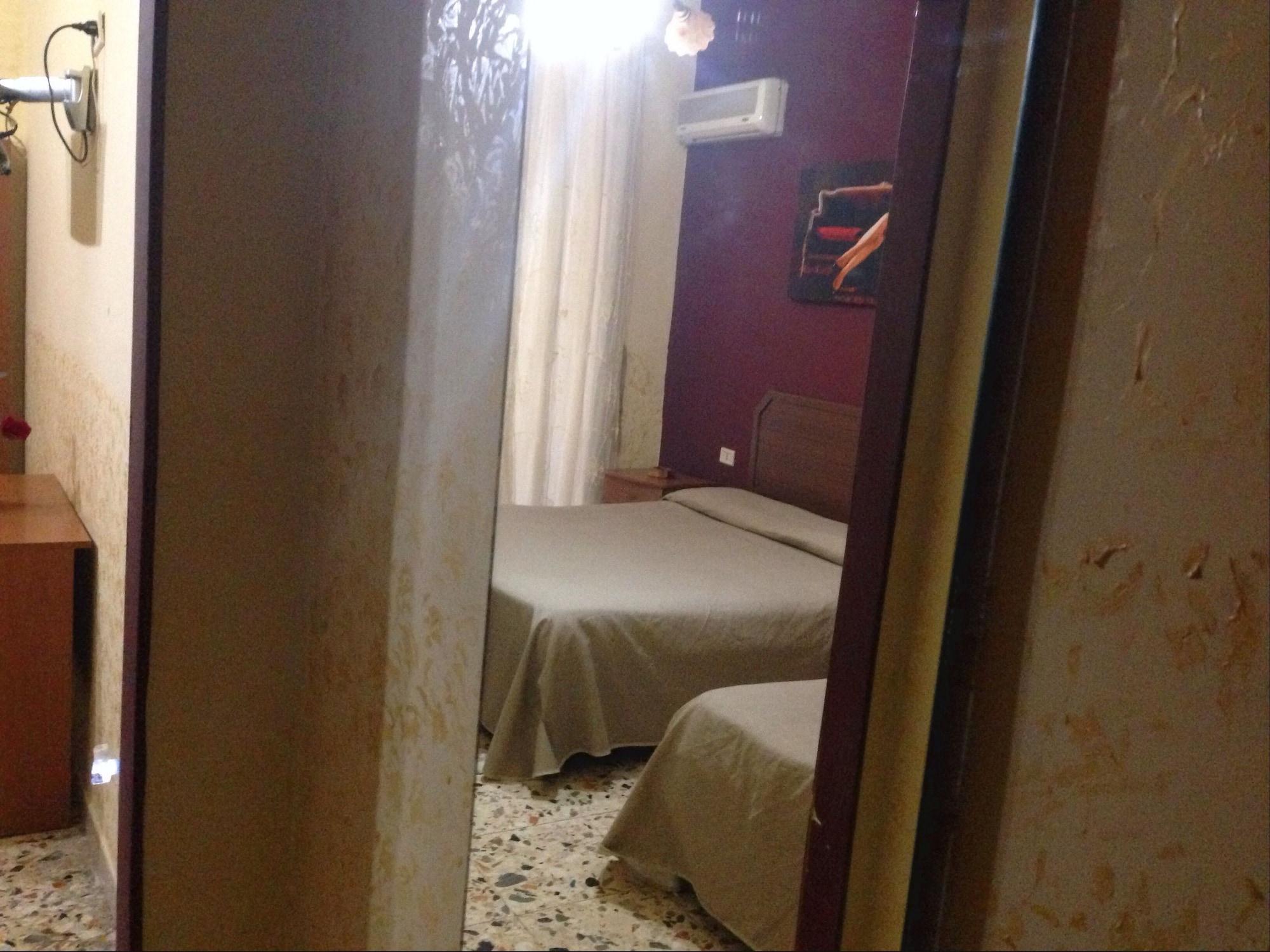 Hotel Poker Νάπολη Εξωτερικό φωτογραφία