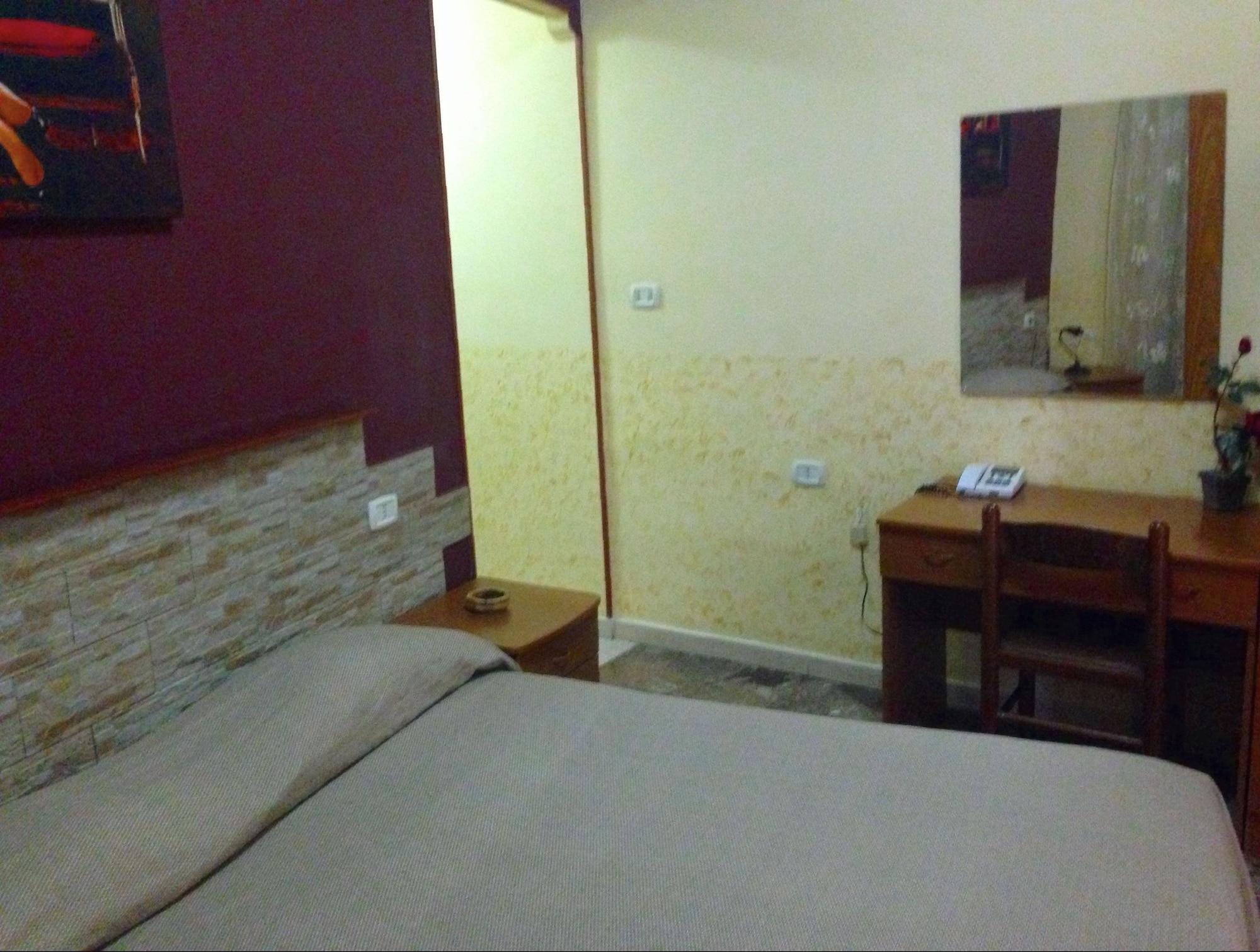 Hotel Poker Νάπολη Εξωτερικό φωτογραφία