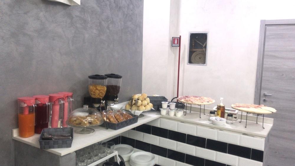 Hotel Poker Νάπολη Εξωτερικό φωτογραφία
